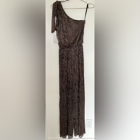 1.State NWT Metallic Copper Plisse Asymmetrical Neck Jumpsuit - Picture 5 of 5